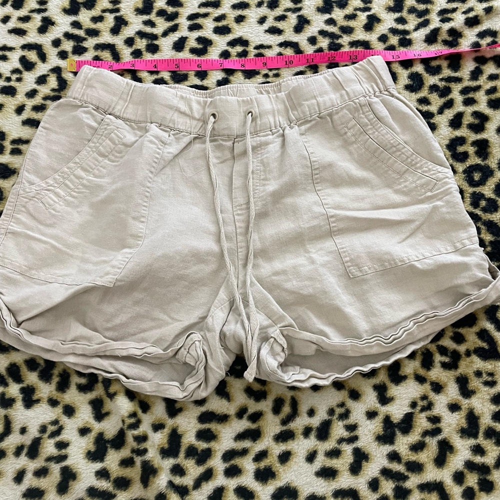 New York & Company Cream chino/Cargo Shorts drawstring pockets cozy size S